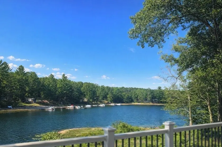 Lakefront Cottage with Private Sandy Beach, Decks & Fire pit - Sleeps 10 - Image 1