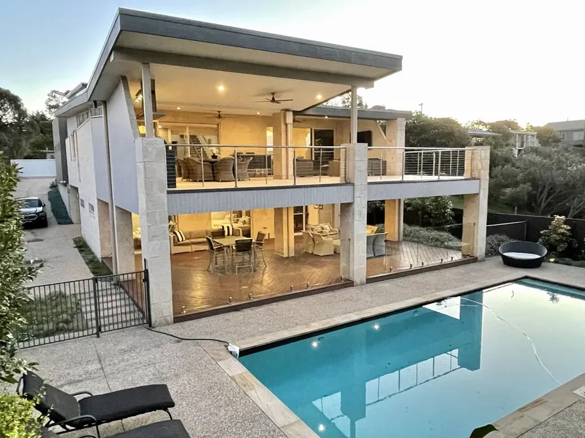 Magnificent coastal sanctuary of grand proportions with pool (sleeps 12/14) - Image 1