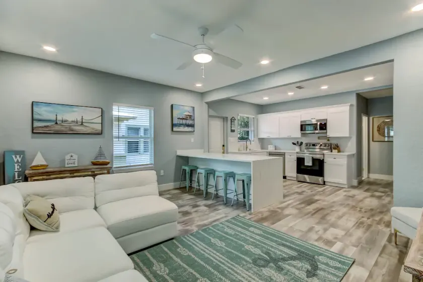 Fully renovated home walking distance to Canal St. - Image 1