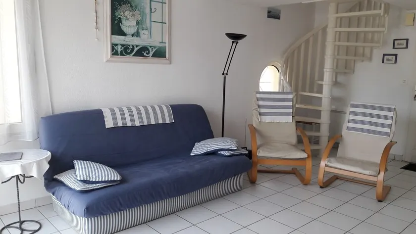 Apartment in a small quiet residence near the sea - Image 1