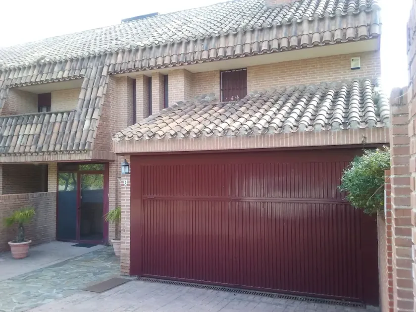 SEMI-DETACHED VILLA MIT INDIVIDUELLEM SCHWIMMBAD IN TORRELODONES FREE WIFI, Grill - Image 1