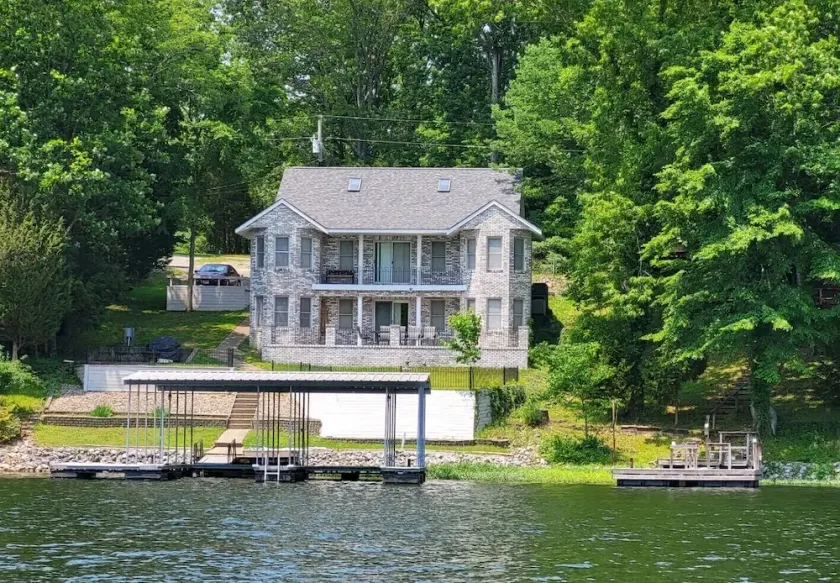 Castle Cove Lakefront Home - Image 1
