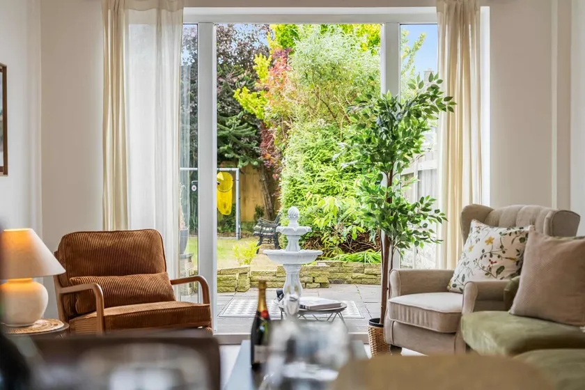Comfortable 3-Bed House in Leeds by 53 Degrees Property, Sleeps 5 with Parking & Garden! - Image 1