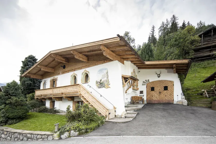 Smuk chalet i tyrolerstil, høj nær Zillertalbahn, Kæledyr er velkomne - Image 1