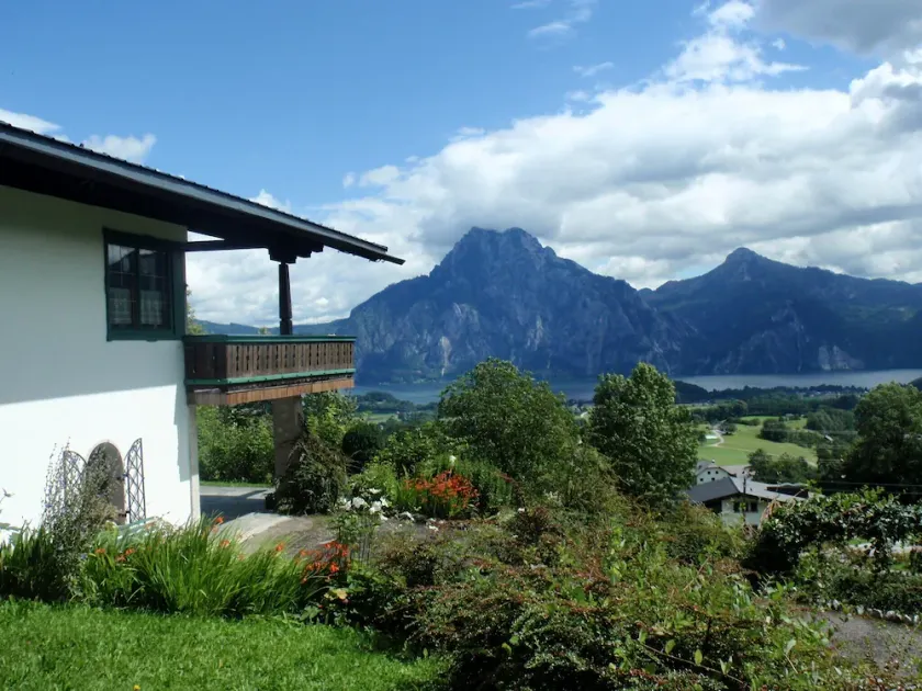 Acogedora casa de campo con una vista fantástica del lago Traunsee y la cordillera - Image 1