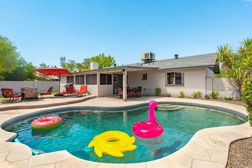 Private Heated Pool, Ping Pong and Billiards, Full Coffee Bar, near ASU - Image 1