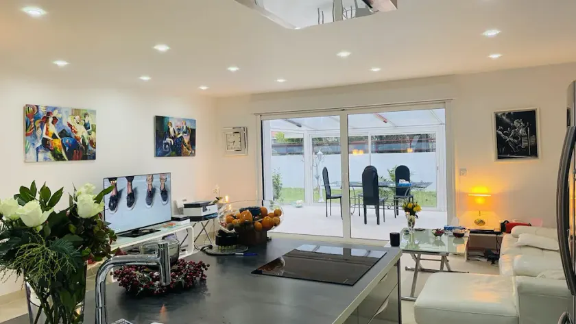 Maison de luxe avec jacuzzi - à 5 min de la plage, idéal famille - Image 1