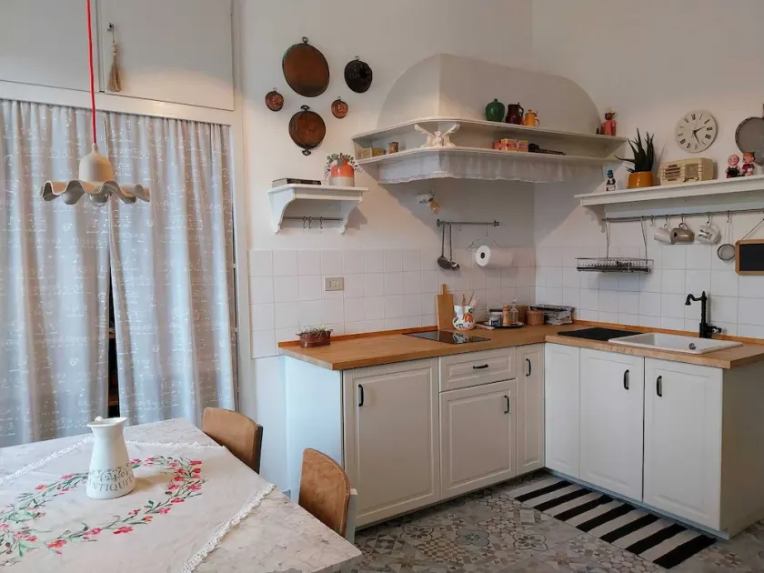 Charming apartment in historic villa surrounded by nature - Image 1