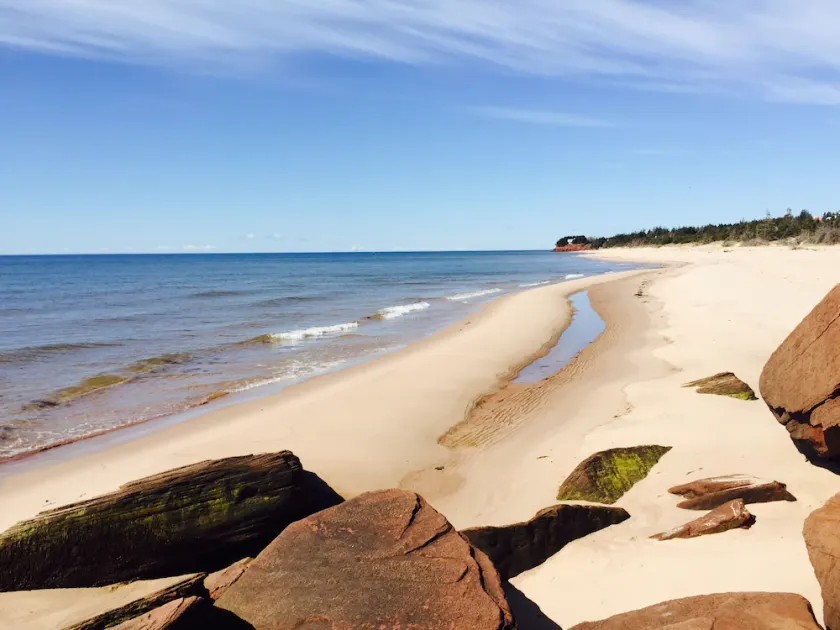 Dejligt sommerhus ved vandet på privat hvid sandstrand - Image 1