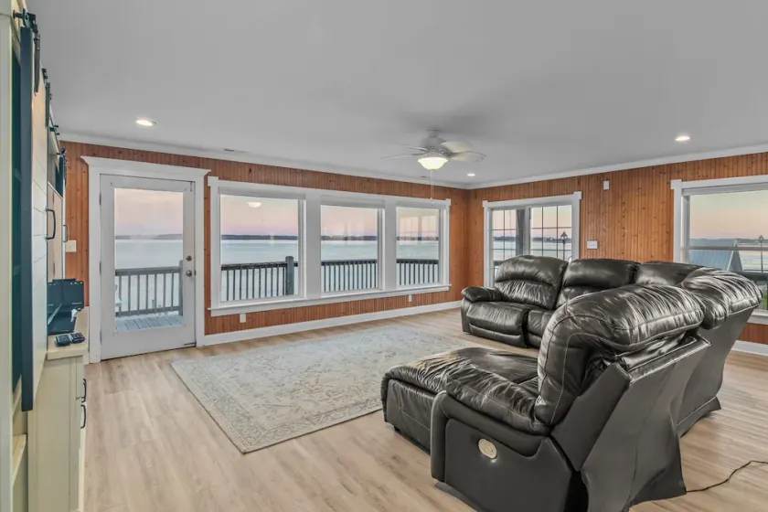 Swansboro's \"Seaside Bliss\" Apartment! ★Epic Sunsets★Walk Everywhere! ★Dock - Image 1
