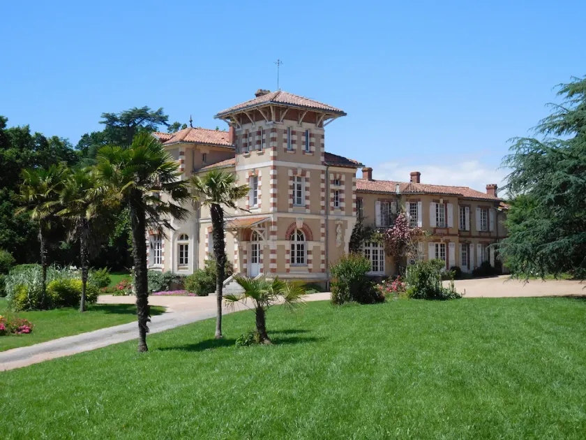 Grande villa italienne avec son parc, sa piscine et son tennis - Image 1