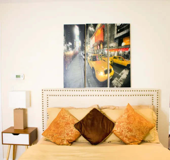 20 Minutes to Manhattan NYC - 3 BR, 2 BA Apartment - Image 1