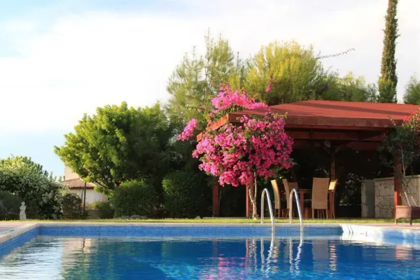 SUPERB VILLA - Image 1