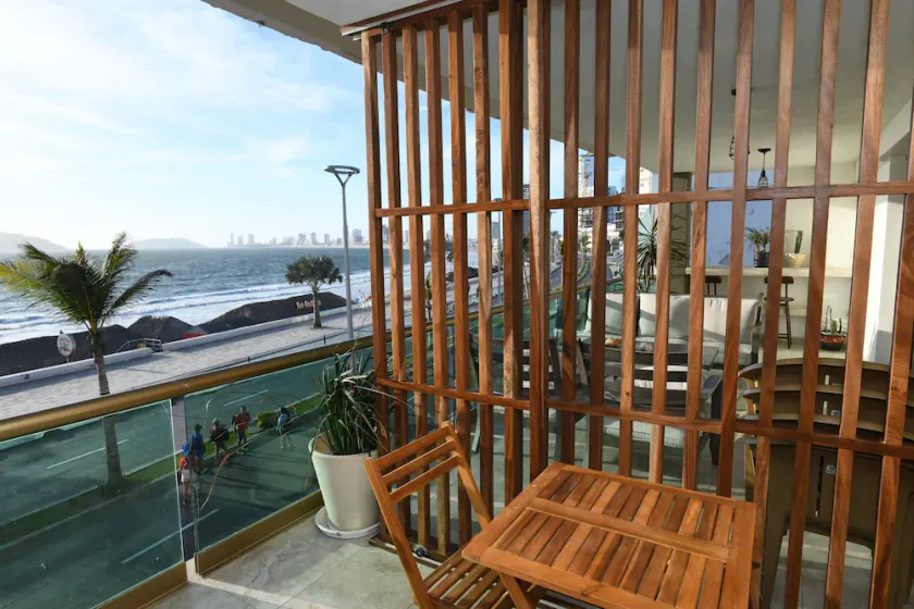 Intimo Loft Con Vista Al Mar Justo Frente Al Malecon de Mazatlan Para 2 Personas - Image 1