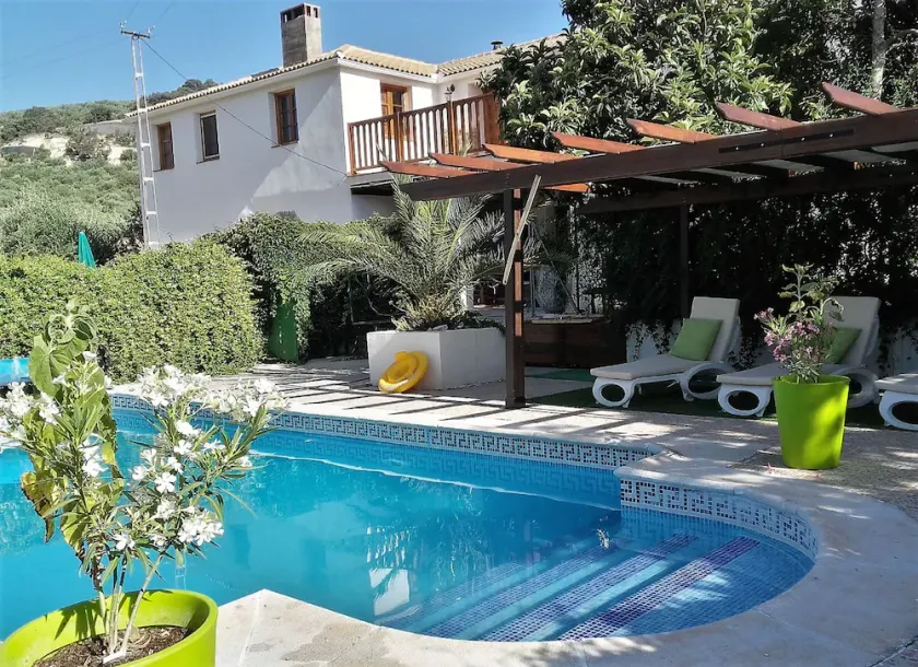 Apartamento rural con vistas a la montaña y piscina compartida - Image 1