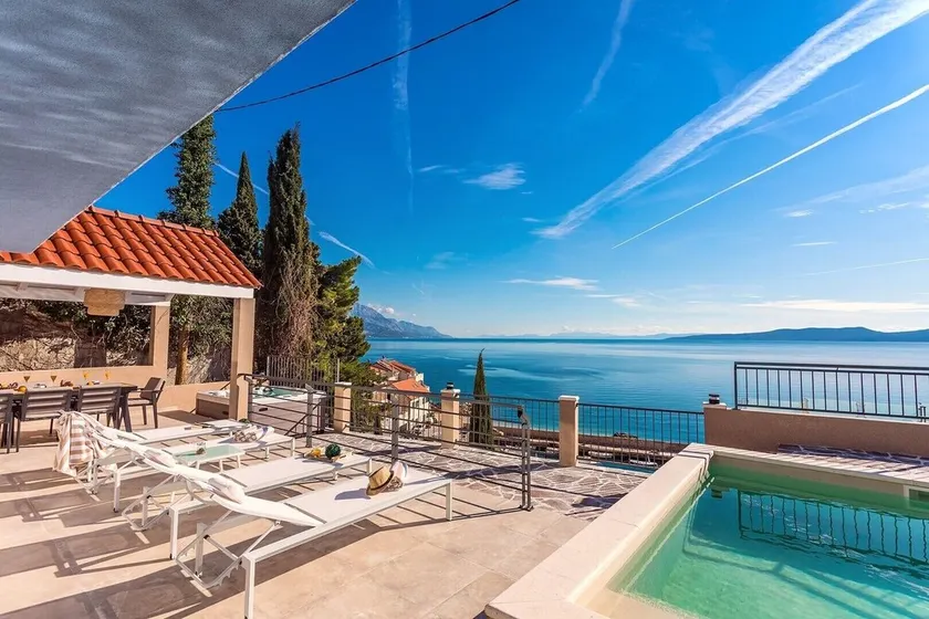 Villa Perla Blu with 4 bedrooms, heated pool, jacuzzi, 50m from beach - Image 1