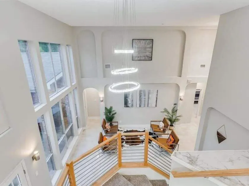 Captivating 6BR 3BA Holiday Home with Pool & Fire Pit - Image 1