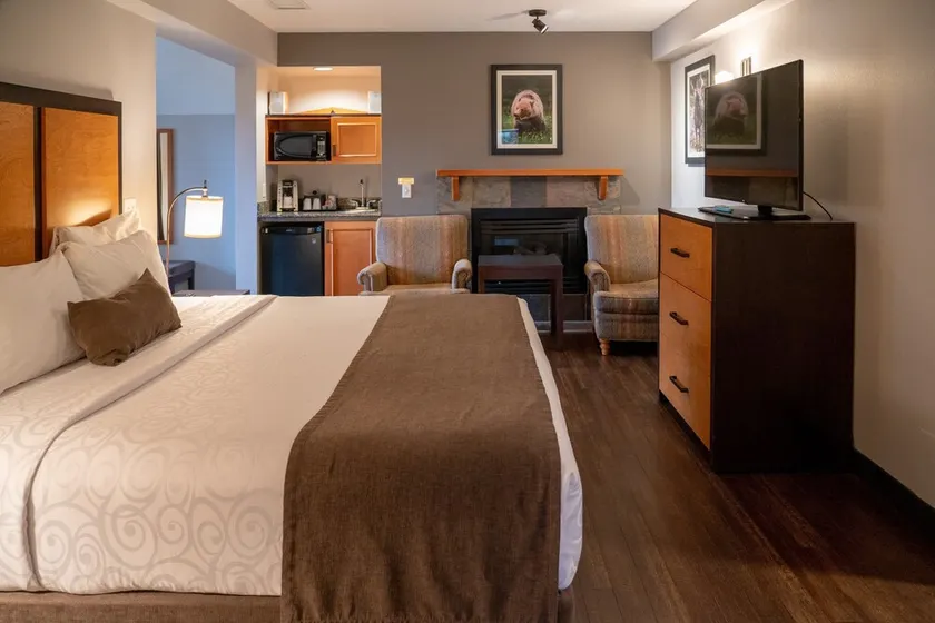 Canmore Retreat with a Jacuzzi Tub + Balcony - Image 1