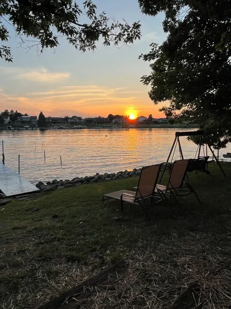 Start planning your fall get-away!!! Peaceful and relaxing at the lake! - Image 1