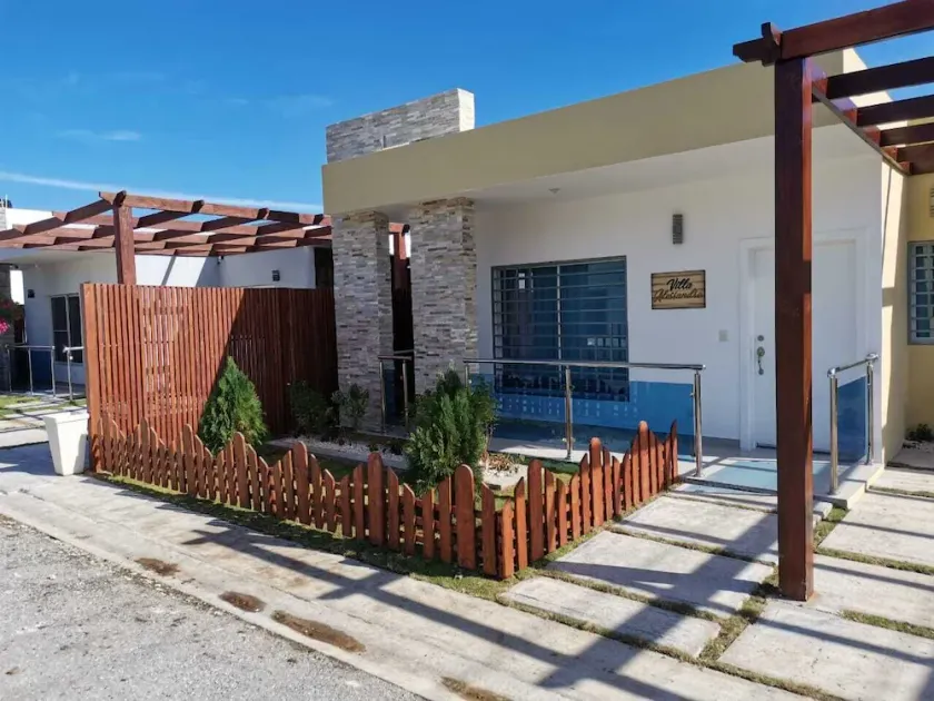 Beautiful Exclusive Villa, exclusive residential near shopping center and beach - Image 1