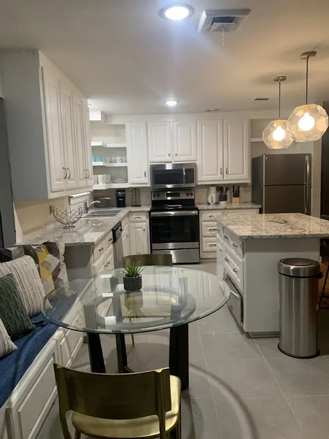 Comfortable and bright. Convenient mid-cities location. - Image 1