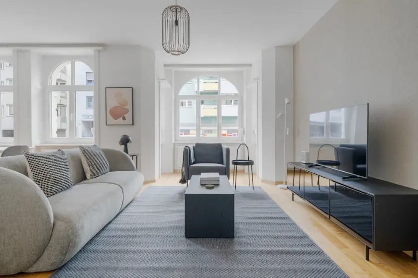 Upscale Gundelingen 4 Room w/ W/D & Storage, nr Train Station, by Blueground - Image 1