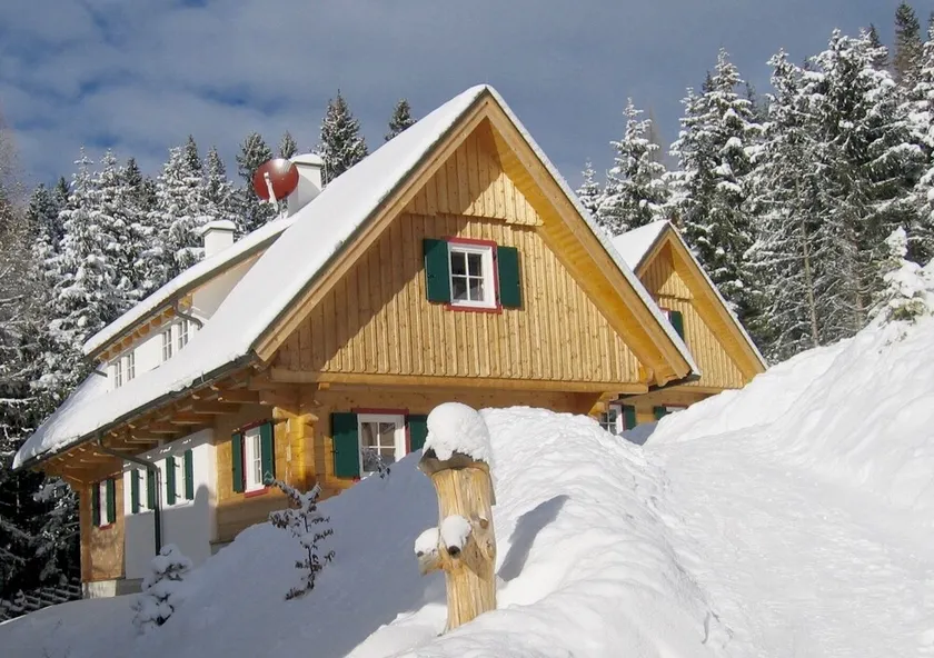 Alpine hut for up to 12 people - Image 1