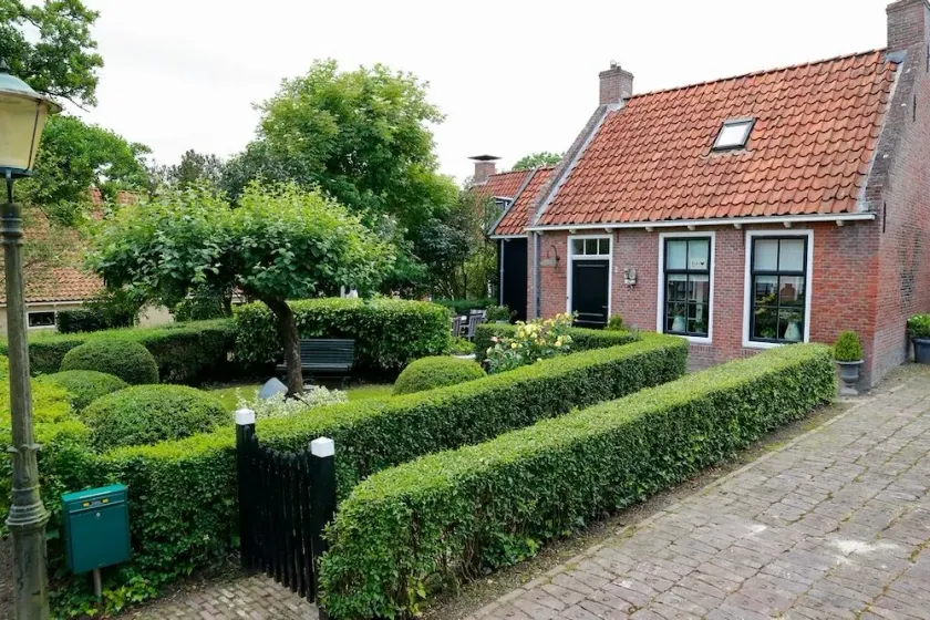 La maison individuelle en terp au milieu de notre village dans un endroit calme - Image 1