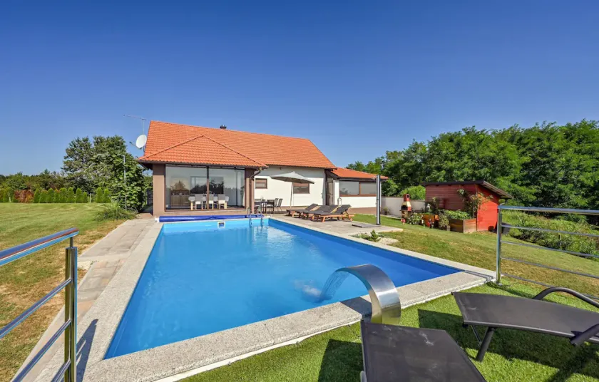 Lovely home in Plesivica with sauna - Image 1