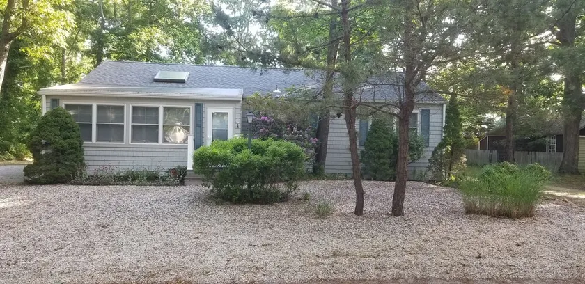Beach Cottage with Amazing View of Noyac Bay.... steps from the beach! - Image 1