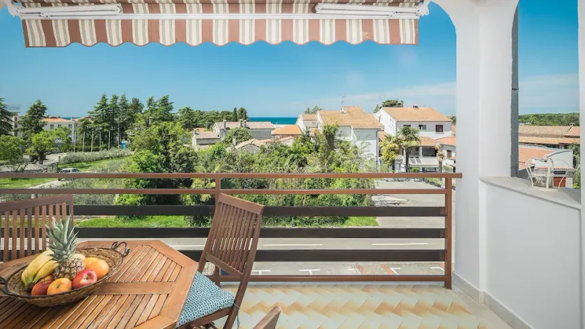Popular fully equipped modern one bedroom apartment in a top location in Porec near the beach and with sea view - Image 1