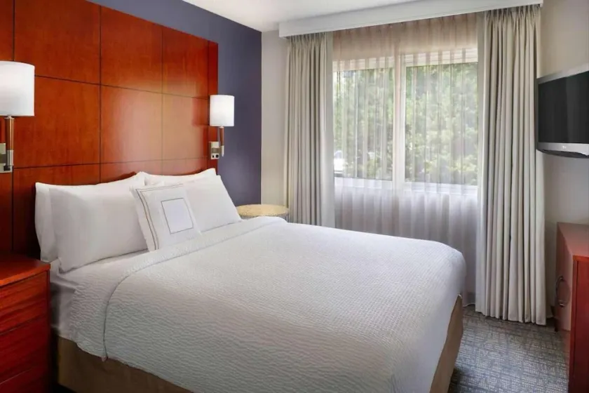 Alpharetta Walk of Memories! Spacious Suite with Free Breakfast! Pet-Friendly! - Image 1