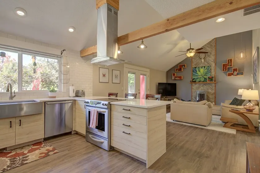 Private Home, Near Nike & Intel, w/spacious yard - Image 1