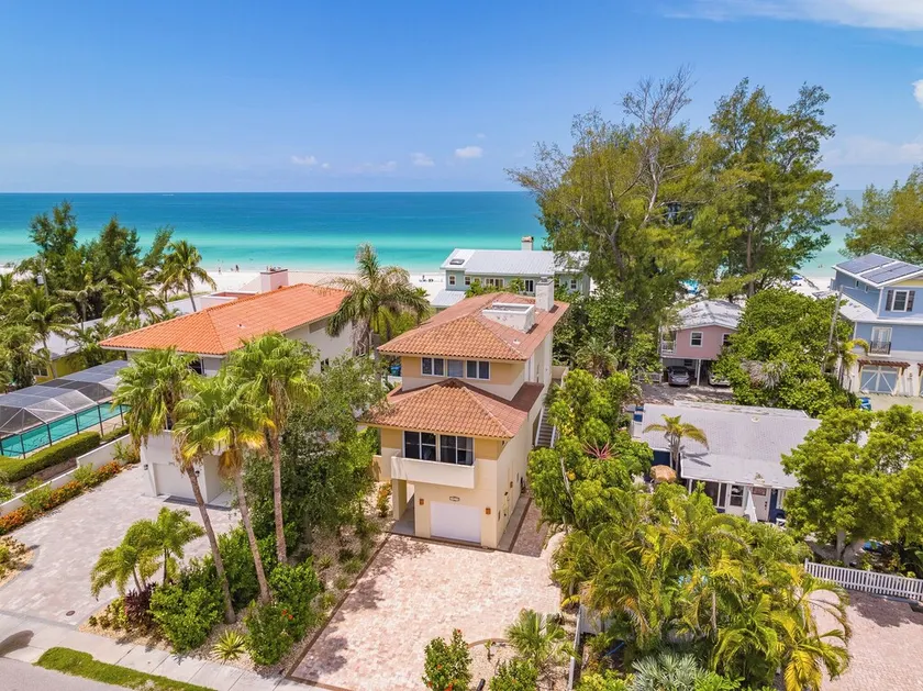Serenity: *Pet friendly *Heated pool *Balcony views *Steps to the sand! - Image 1