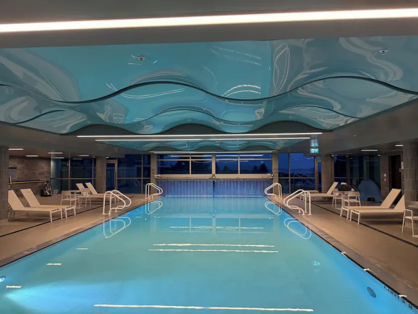 Luxury White Rock Ocean view Condo-2Bd/2Ba/2decks/pool/gym/steam room/sauna/spa - Image 1