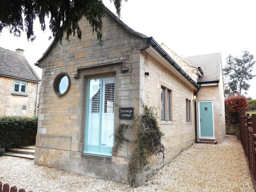 Lovely quirky cotswold cottage (Old Telephone Exchange) - Image 1