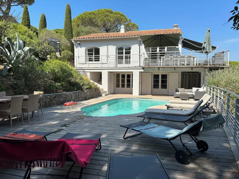 Ste Maxime La Nartelle Villa 10 Personnes, 5 Chambres, Piscine, Jardin, Vue mer - Image 1