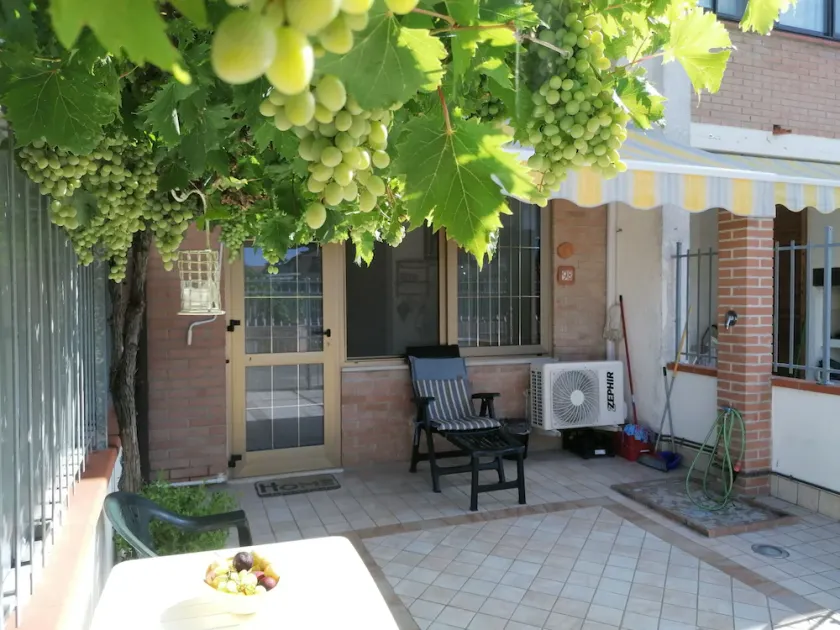 Lovely renovated and air-conditioned terraced house just a few steps from the sea - Image 1