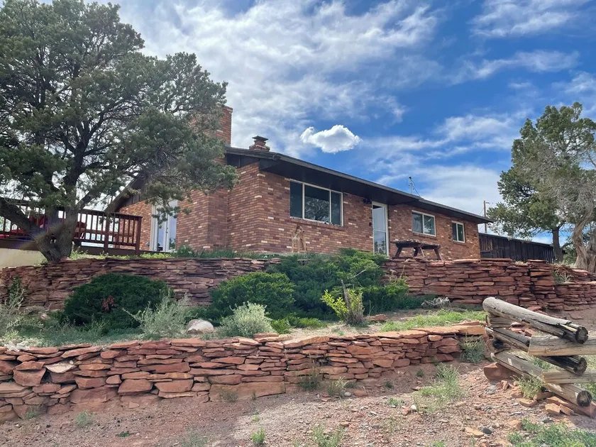 Rustic isolation near Capitol Reef National Park - Image 1