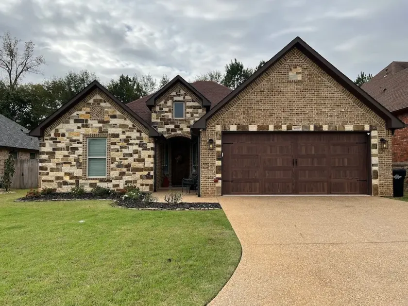 Vacation Home is located in a beautiful quiet gated community - Image 1