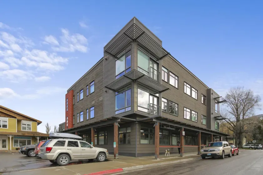 Raffinesse & Komfort; Urban Flat einen Block vom Town Square entfernt - Image 1