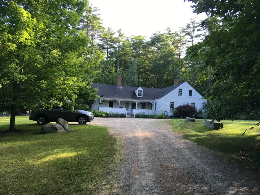 Family & dog friendly historic 4BR farmhouse near Sebago Lake w/ boat launch! - Image 1