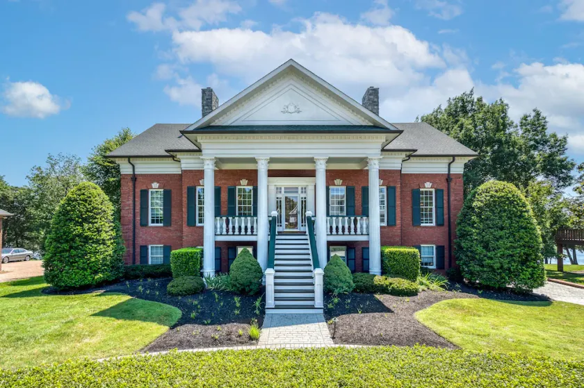 Stunning And Spacious Nashville Home With In-Ground Pool On The Lake! - Image 1