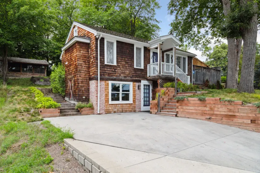 Cozy Studio, Heart Of Downtown Wayzata - Image 1
