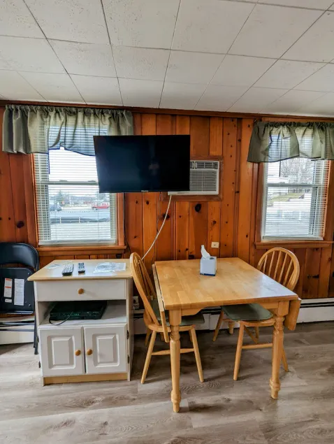 Riverside Motel - Image 1