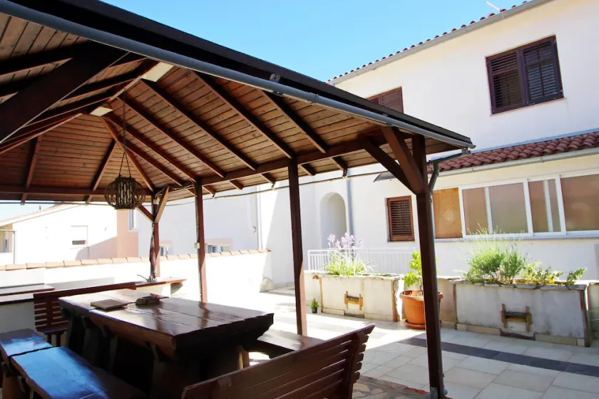 Cozy holiday apartment \"Rose\" in Pula - Image 1