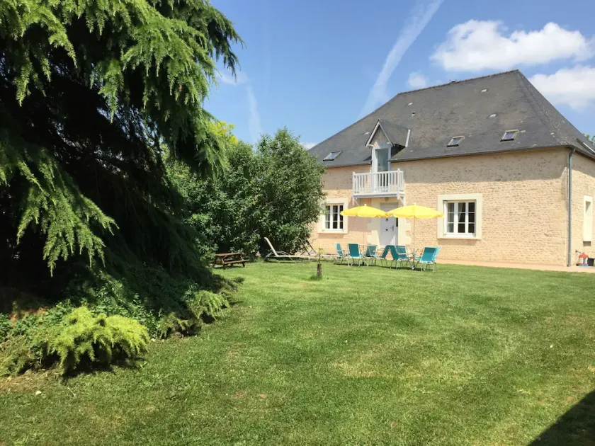 Charming Manor with Garden, Terrace, and Games Room near Le Mans - Image 1