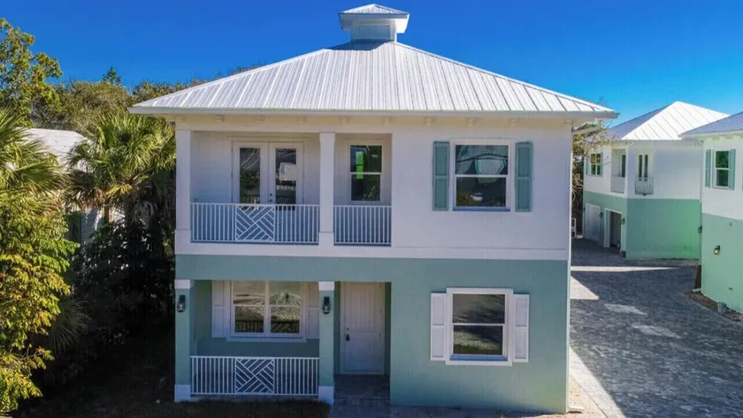 2BR First Floor. Walk to Downtown Stuart and Walk Riverfront park. - Image 1