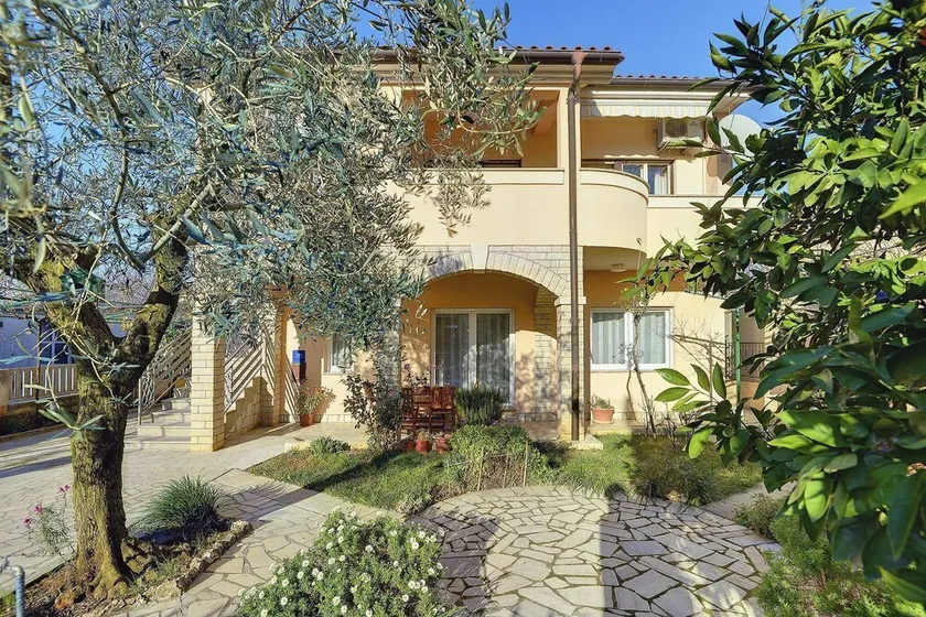 Apartment with washing machine, barbecue and good price - Image 1