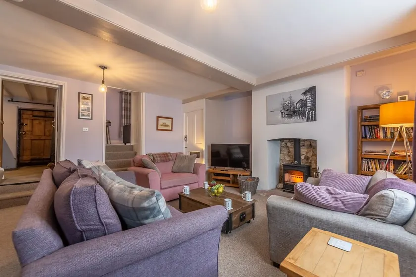 Greyhound Cottage - Image 1
